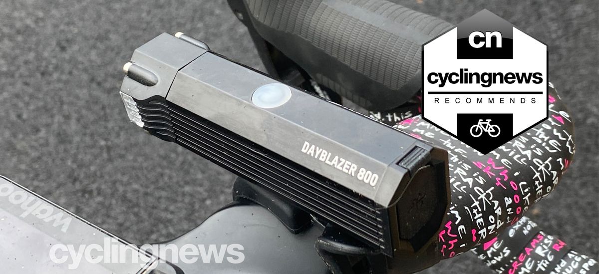 A close up of the Blackburn Dayblazer 800 front light with a &#039;cyclingnews recommends&#039; badge overlaid