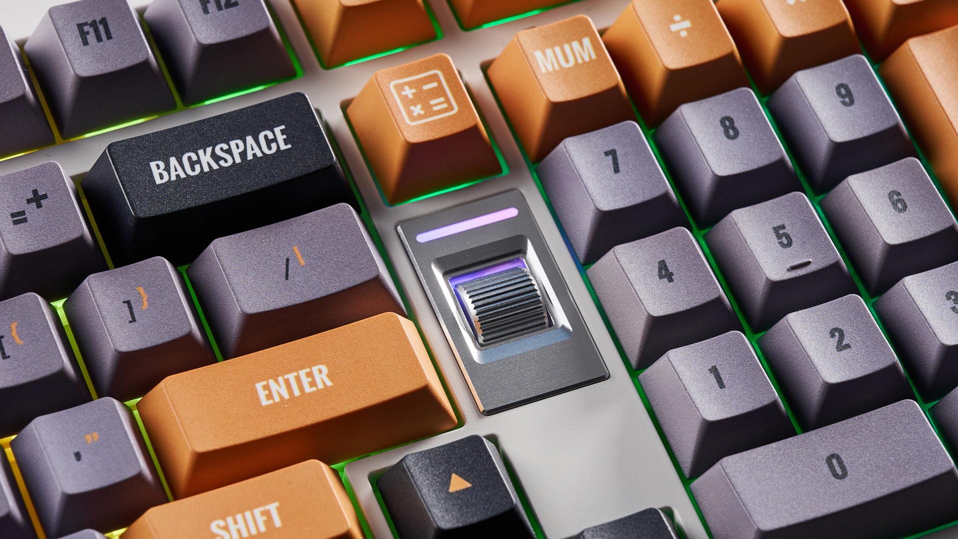 A retro-inspired McHose x Unbox Therapy UT98 mechanical keyboard