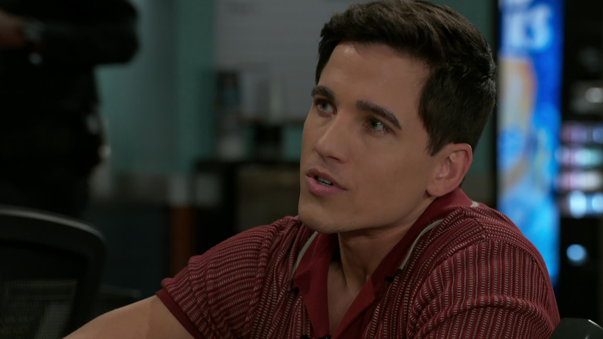 Mike Manning as Smitty talking in Beyond the Gates