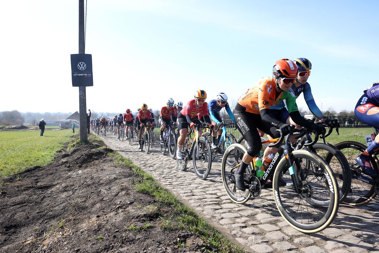 A general view of the peloton at Le Samyn des Dames 2025