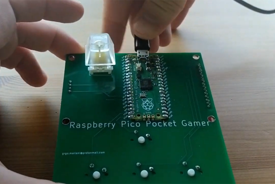 Raspberry Pi Pico Pocket Gamer