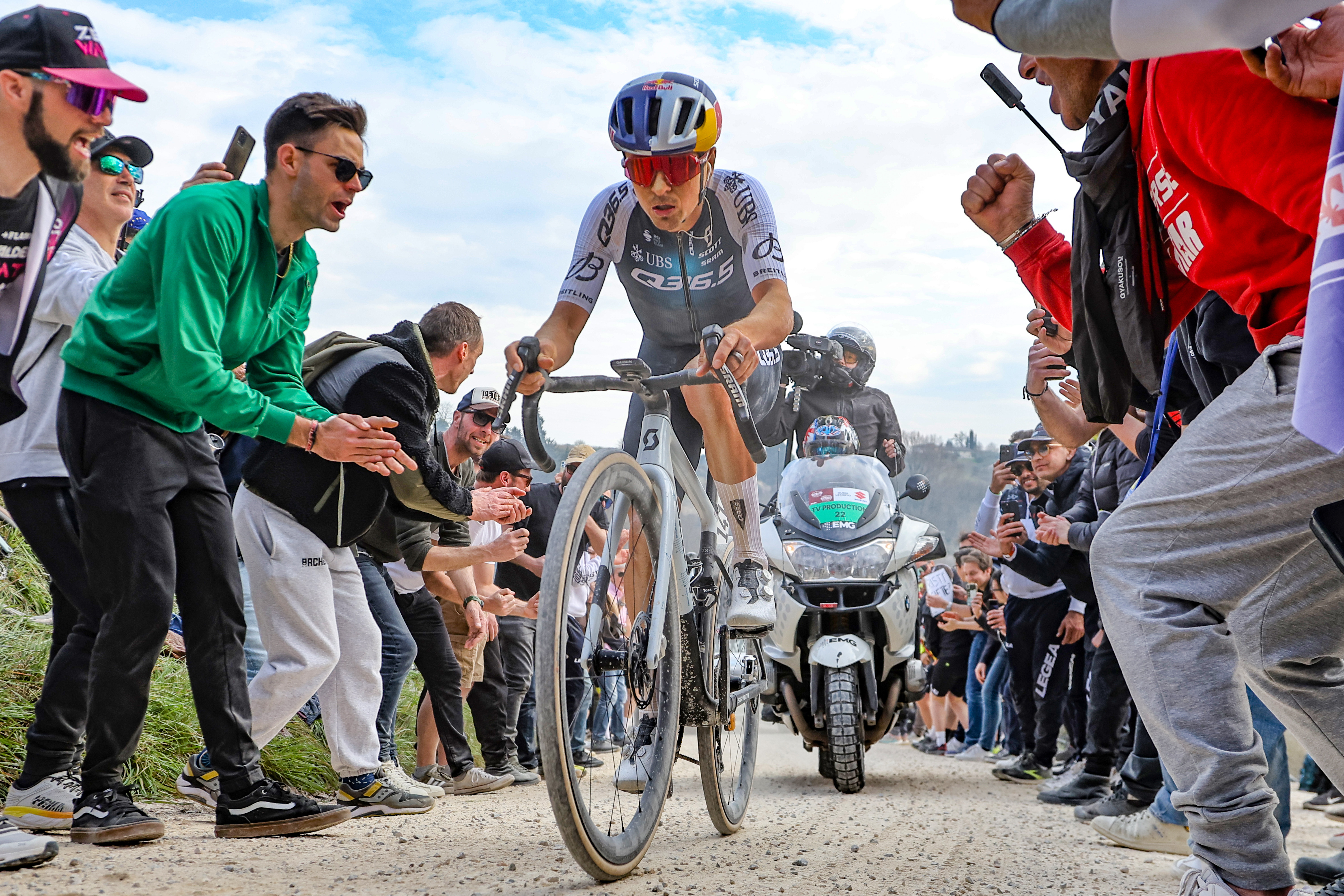 Tom Pidcock riding Strade Bianche