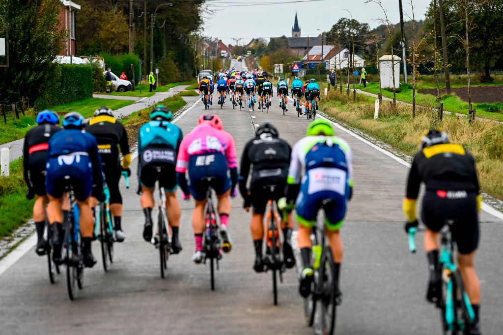 The Driedaagse De Panne shattered into echelons in strong winds