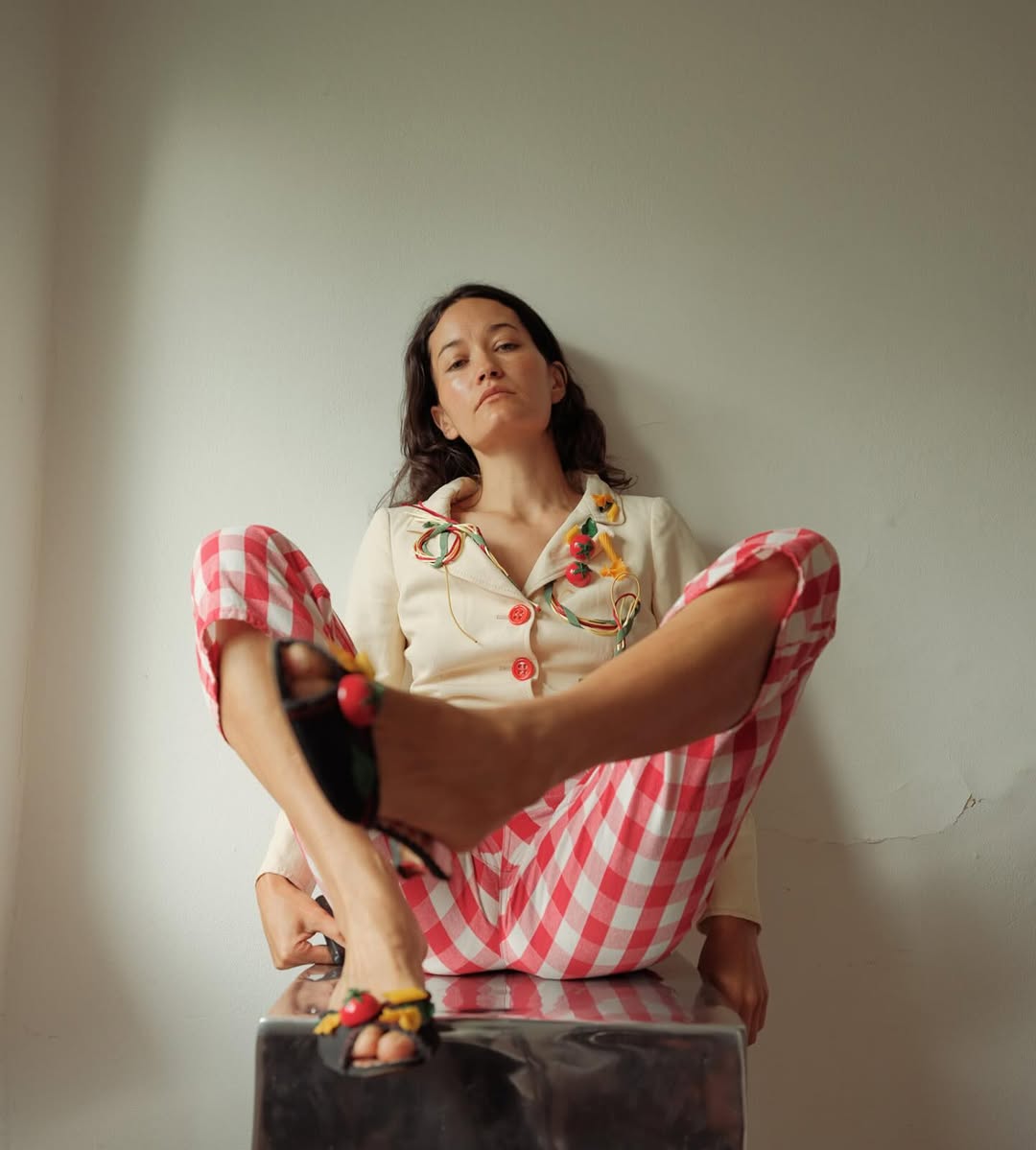 Image of influencer wearing capri pants