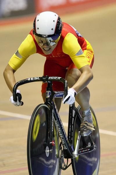 Jinjie Gong (China) on her way to third place in qualification for the womens sprint.