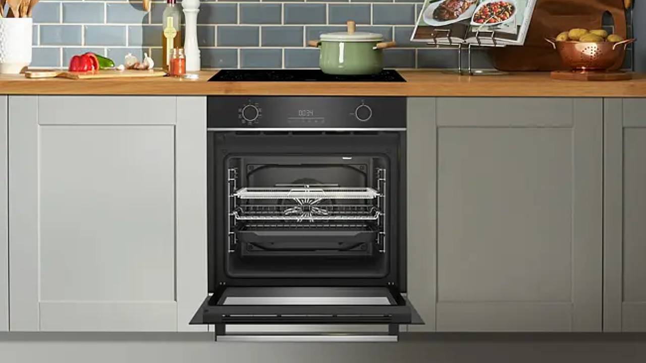 Beko 60cm Built-In Pyro Multi-Function Oven with AeroPerfect AirFry Technology