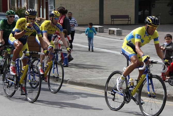 Alberto Contador sits behind teammate Rory Sutherland