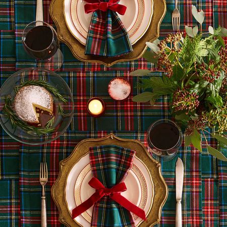 Petite Plume table linen