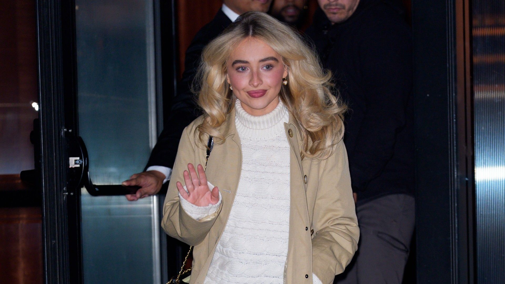 Sabrina Carpenter Does the No-Makeup Makeup Look Perfectly