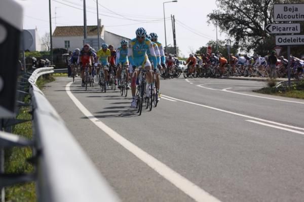 The peloton on the way to Odeleite with Astana controlling in the head