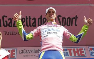 It's two thumbs up for the new Giro d'Italia leader Vincenzo Nibali (Liquigas-Doimo)