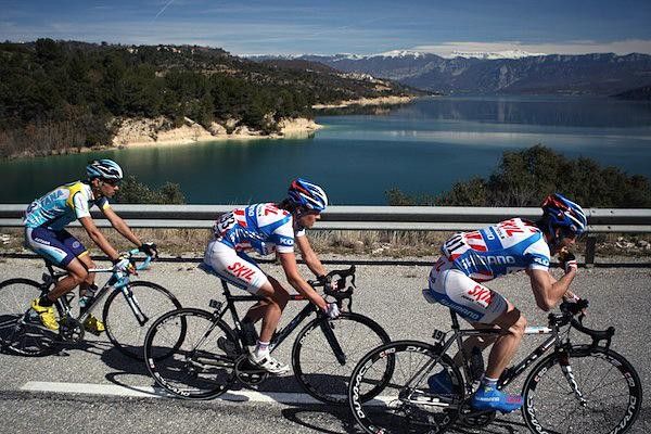 The bunch passes the Lac de St. Croix