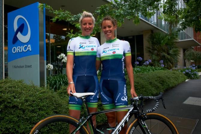 Loes Gunnewijk and Jessie MacLean in the Orica-AIS team kit