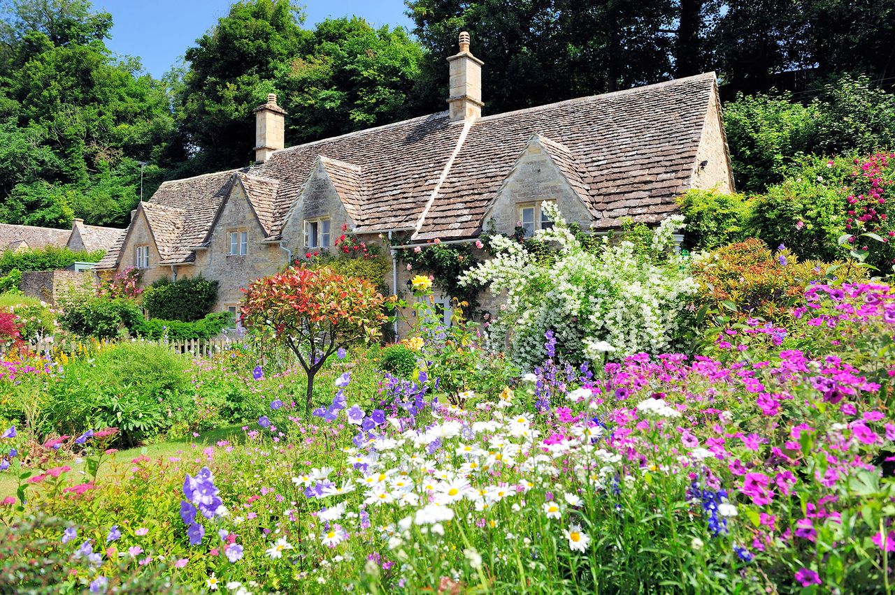 English Country Cottage with beautiful flowers