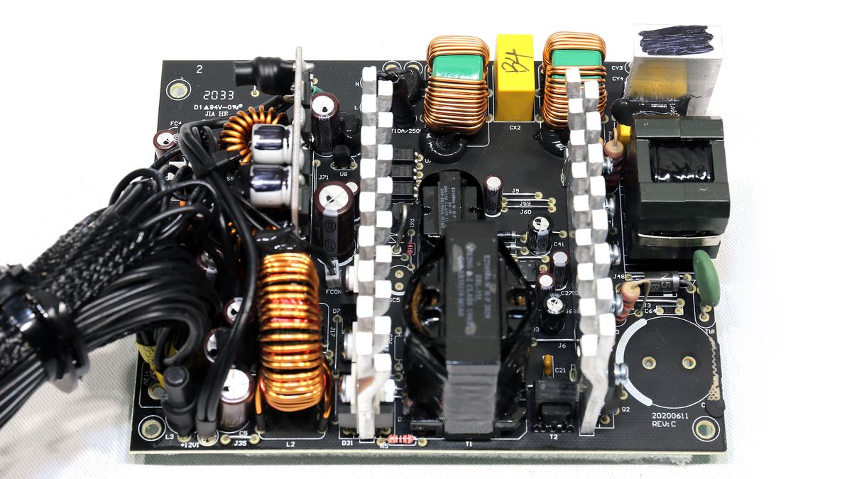 XPG Pylon 650