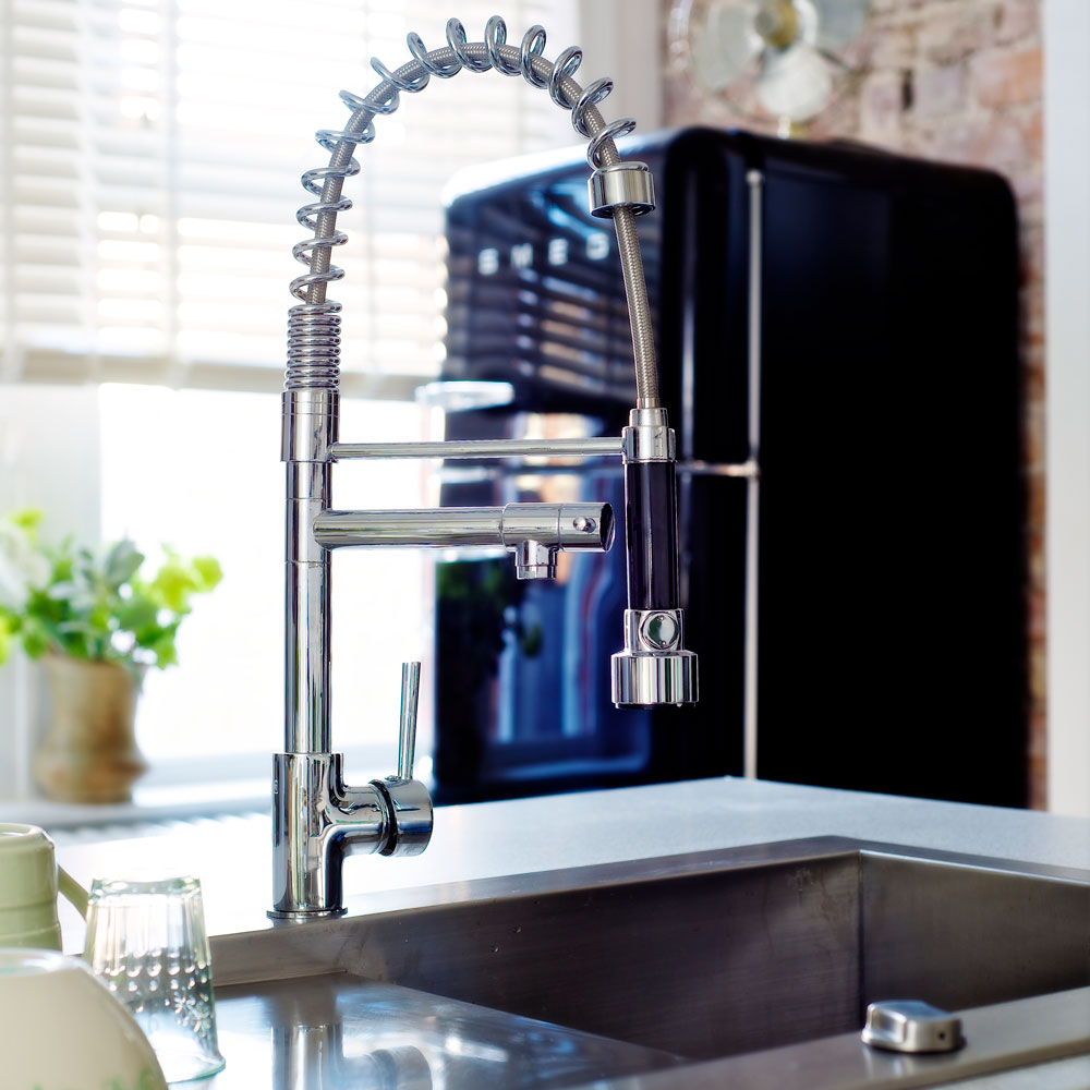 kitchen sink faucet with pull down sprayer
