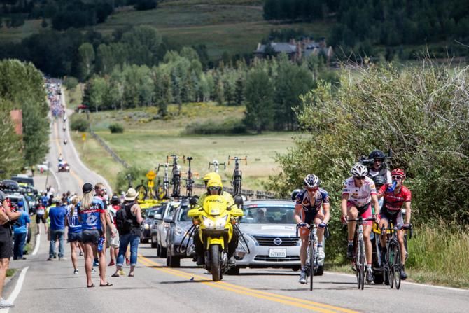 The break leaves the feed zone with the main field bearing down on them.