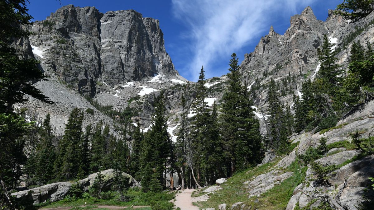 Watch massive rockslide captured by hikers at Rocky Mountain National ...