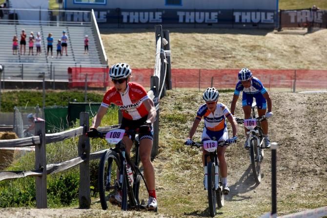 Expect Annika Langvad (Davinci/Specialized) to have a great year. Here she's in front of Vos and Nash.