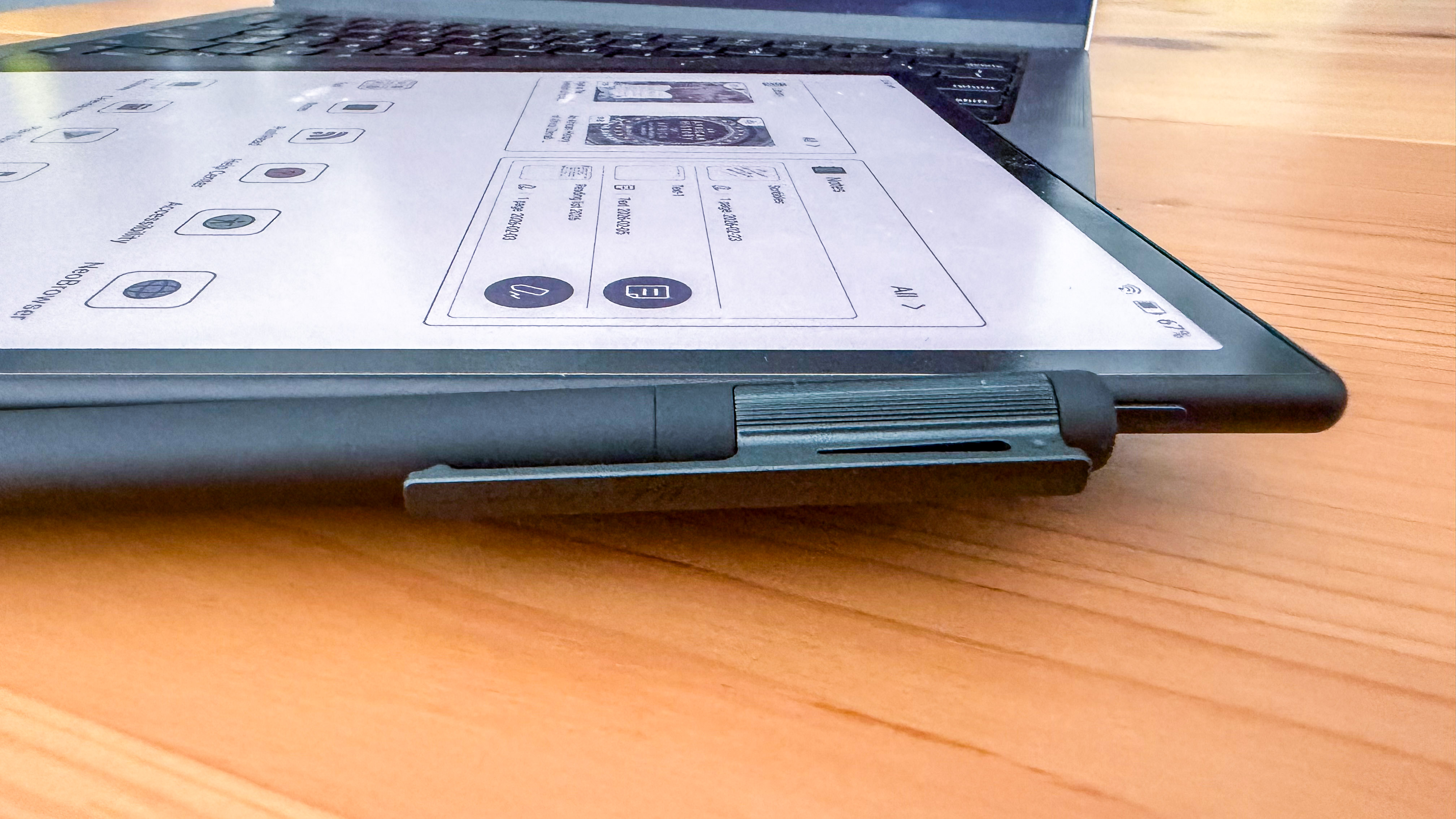 Boox Pen 3 stylus attached to the Boox Note Air5 C, covering a side button