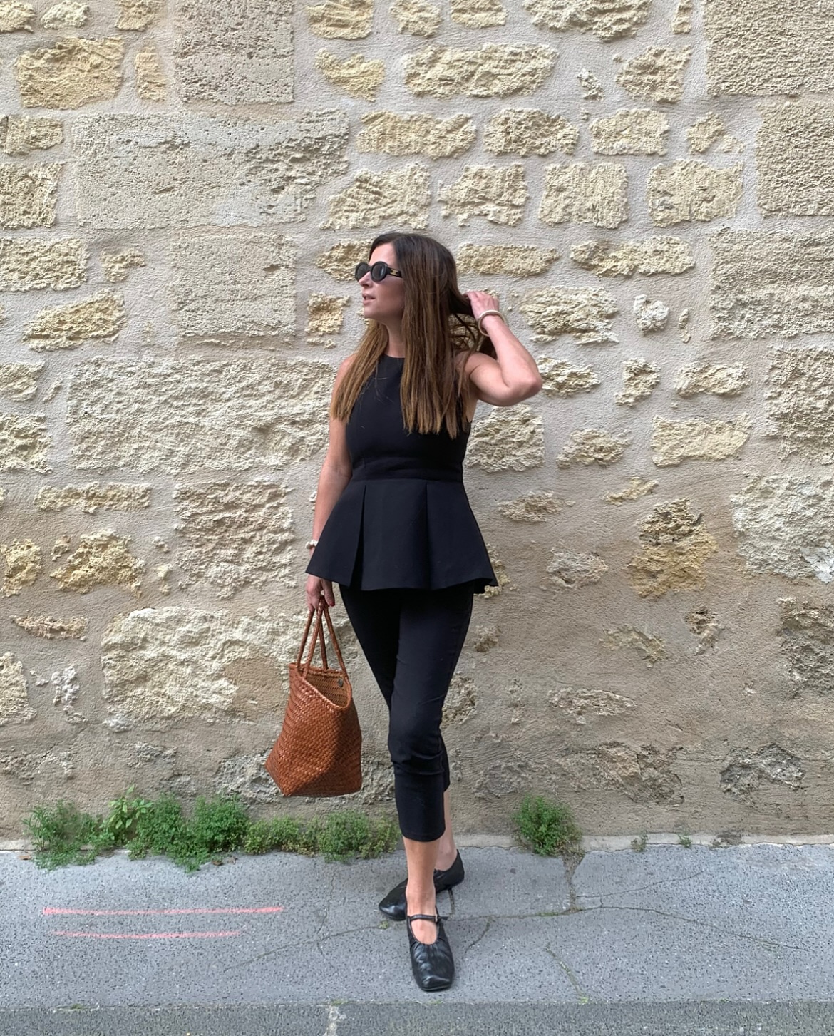 2025 French Summer Fashion Trends: @mcristinastyling Wearing Capris