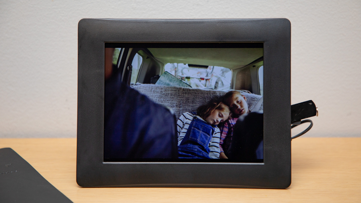 Aluratek 8-inch LCD Digital Photo Frame