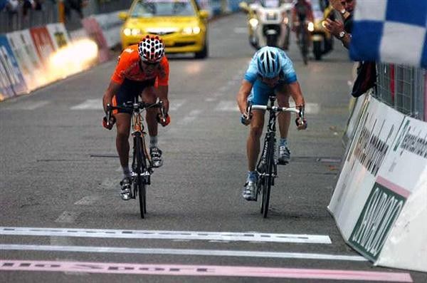 Samuel Sanchez (Euskaltel-Euskadi) edges Gerolsteiner's Fabian Wegmann for second.
