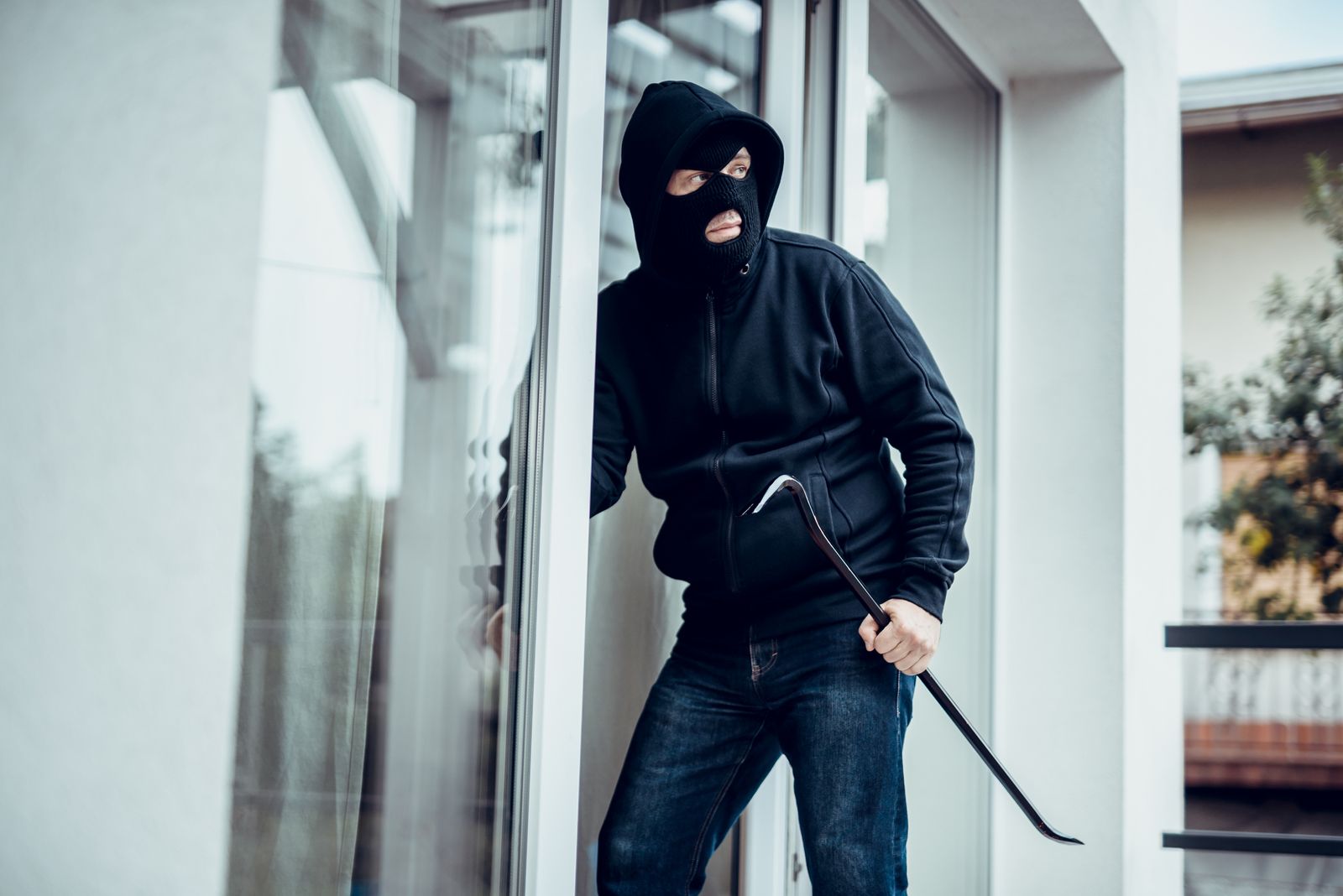 Thief burglar. Грабитель арт. Квартирная кража.