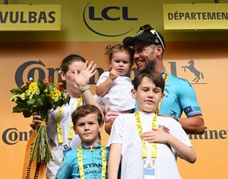Cavendish celebrates Tour de France stage win number 35 with his five children on the podium in Saint-Vulbas