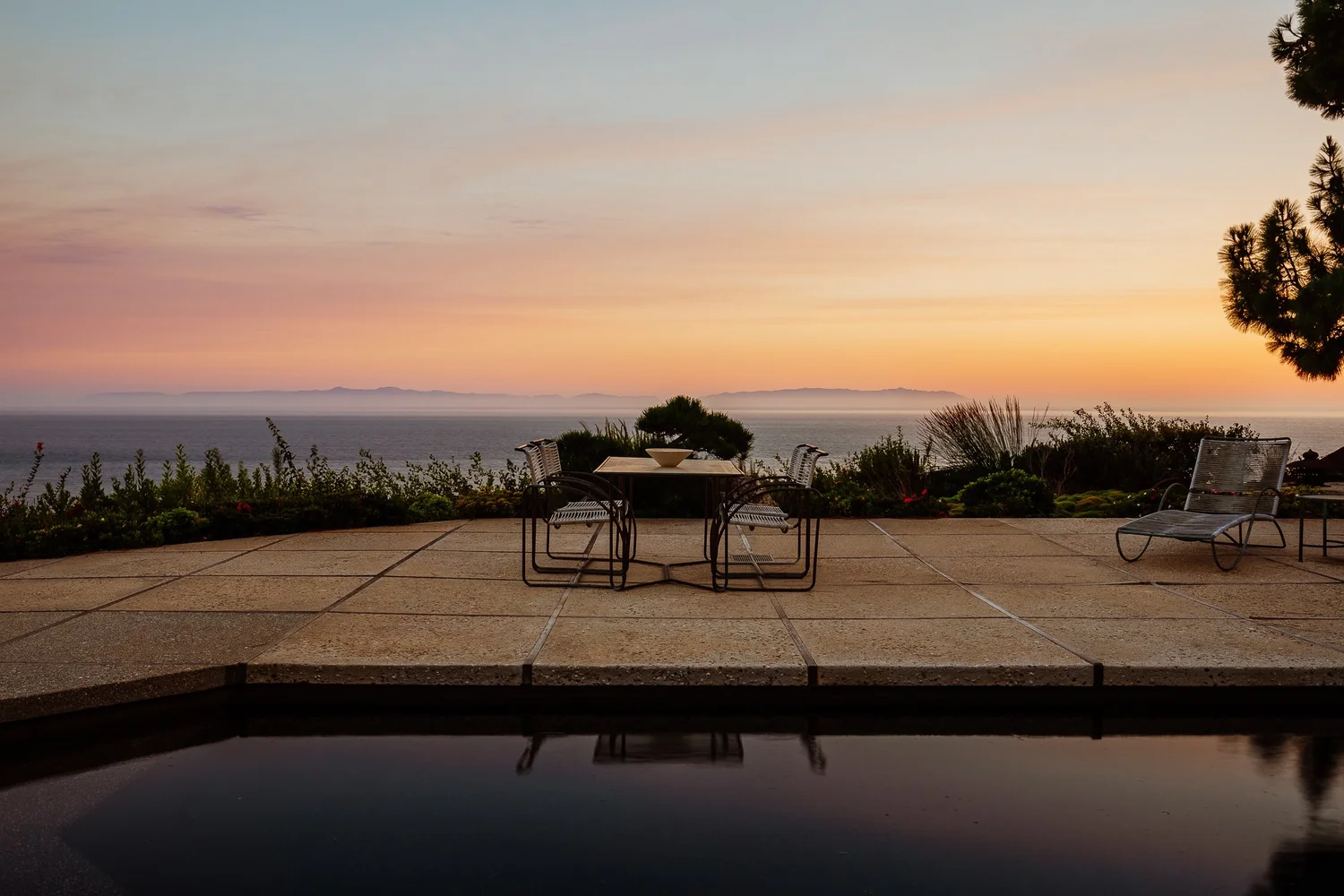An oceanfront modernist house by one of Frank Lloyd Wright's disciples, hits the market