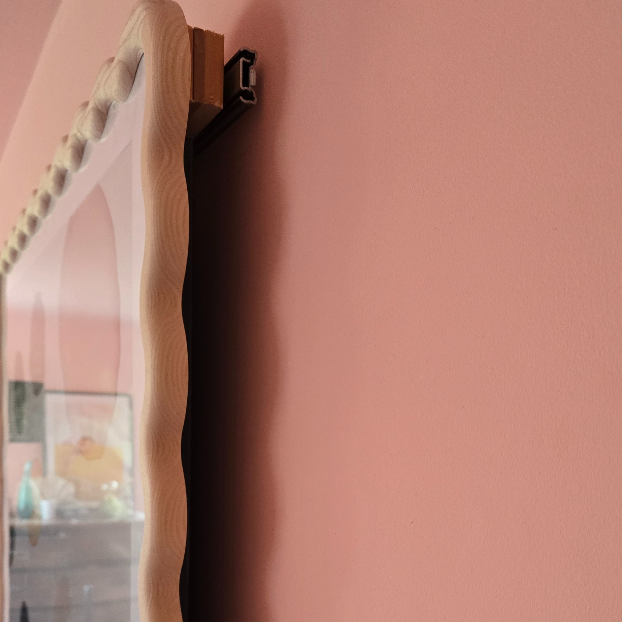 Close-up of the gap between frame and TV.