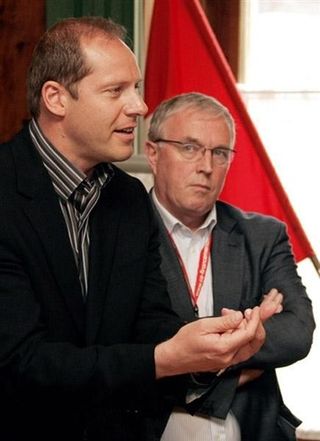 Pat McQuaid listens to Christian Prudhomme