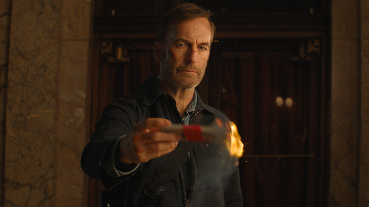 Hutch Mansell (Bob Odenkirk) burns cash in Nobody 2