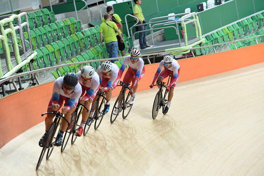 Russians train on the velodrome in Rio
