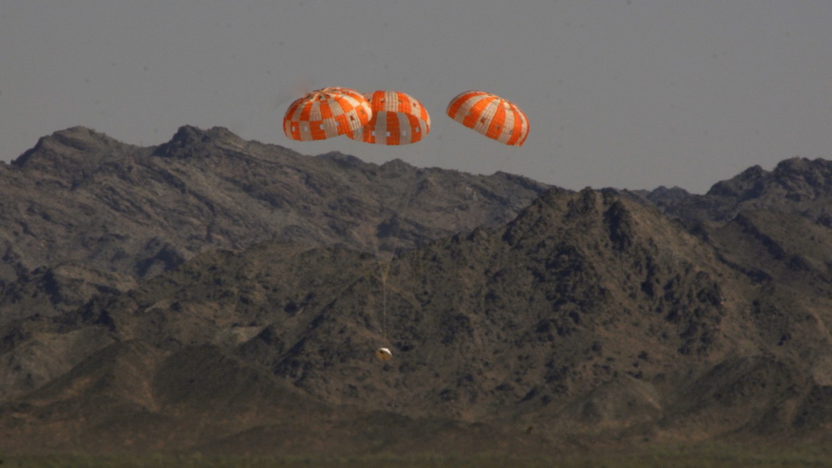 Orion Spacecraft Parachute Test