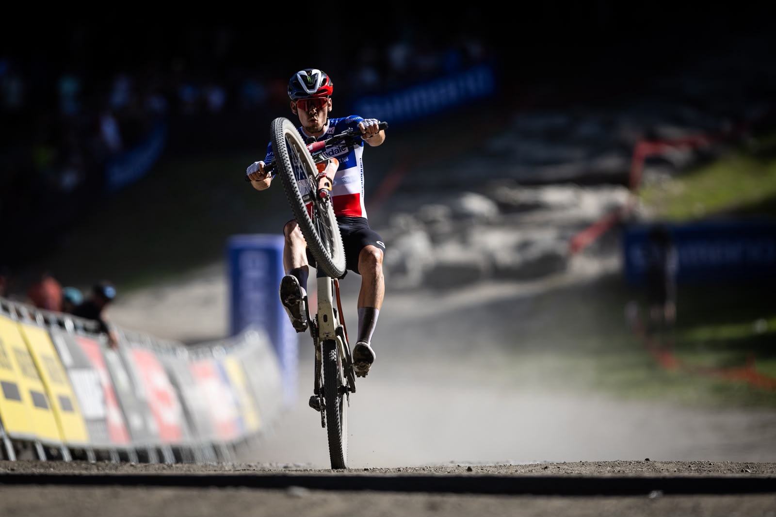 Luca Martin (Cannondale Factory Racing) vence o segundo campeonato consecutivo de XCO na rodada La Thuile-Valle d'Aosta da WHOOP UCI Mountain Bike World Series.