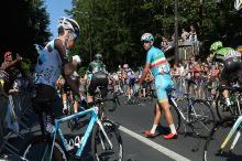 Vincenzo Nibali gets going after the stage 6 crash.
