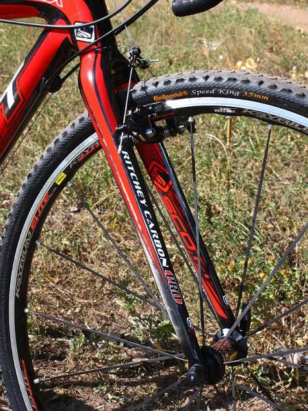 The Ritchey Carbon Pro 'cross fork is a tad heavier than the WCS version fitted to the Addict CX RC but thankfully just as solid under braking with no shuddering to speak of