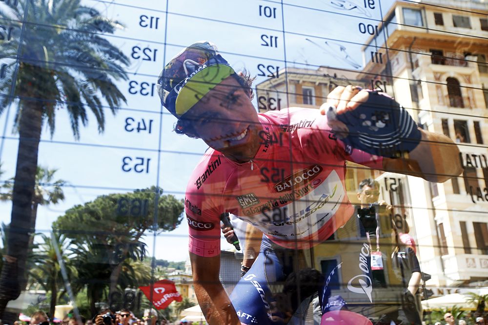 Michael Matthews (Orica-GreenEdge) signs in to stage 3