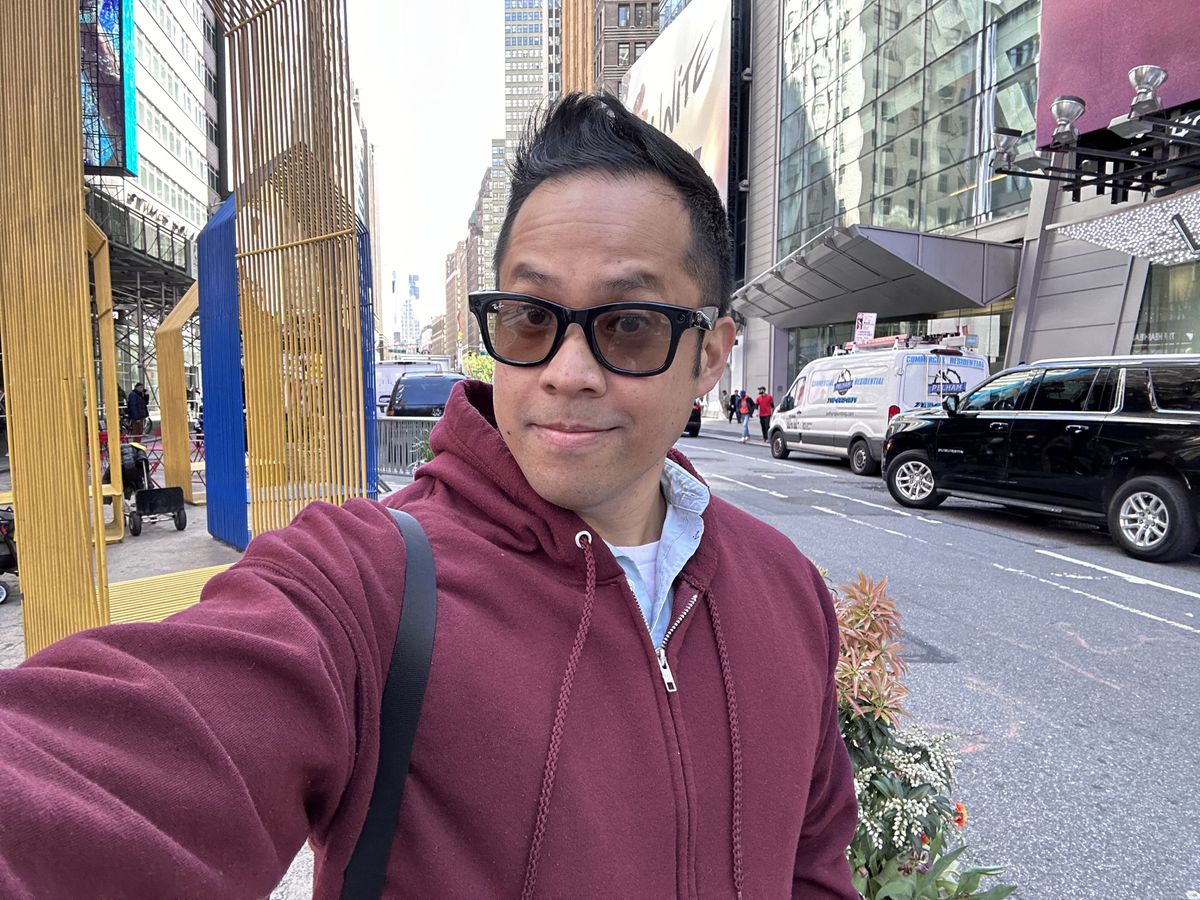 Apple iPhone 14 Pro Max selfie sample.