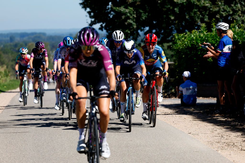 GENNEP NETHERLANDS SEPTEMBER 06 LR Alicia Gonzalez of Spain and Movistar Team and Lauretta Hanson of Australia and Team LidlTrek compete during the 25th Simac Ladies Tour 2023 Stage 1 a 1391km stage from Gennep to Gennep UCIWWT on September 06 2023 in Gennep Netherlands Photo by Bas CzerwinskiGetty Images
