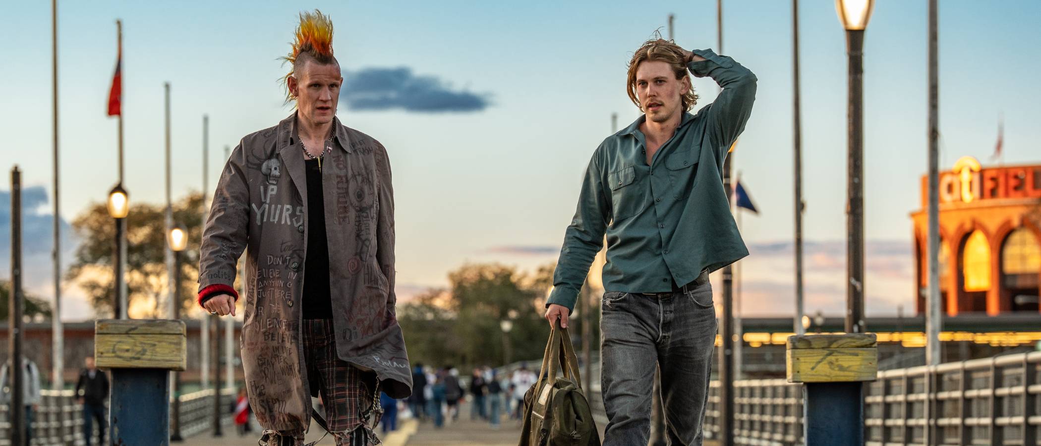 Austin Butler and Matt Smith in Caught Stealing.