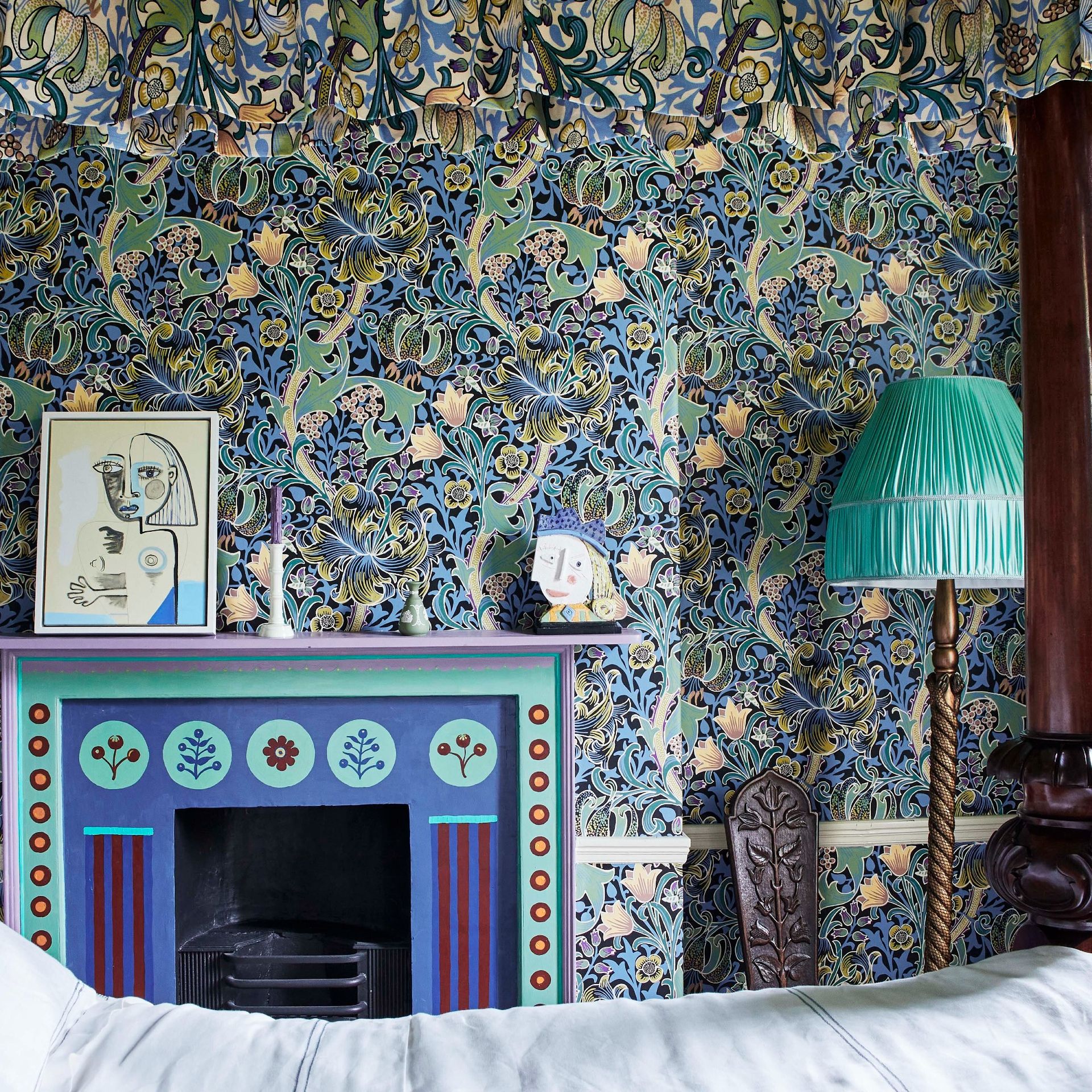 Go back in time with the dark Victorian decor trend Go back in time with the dark Victorian decor trend