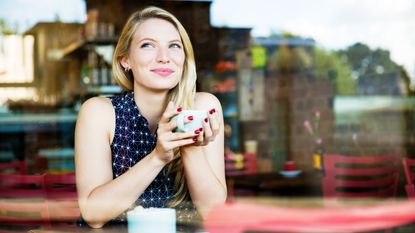 Single-shaming, Woman with drink in coffee shop