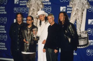 9th September 1999: Korn with their award at the MTV Video Music Awards in New York City