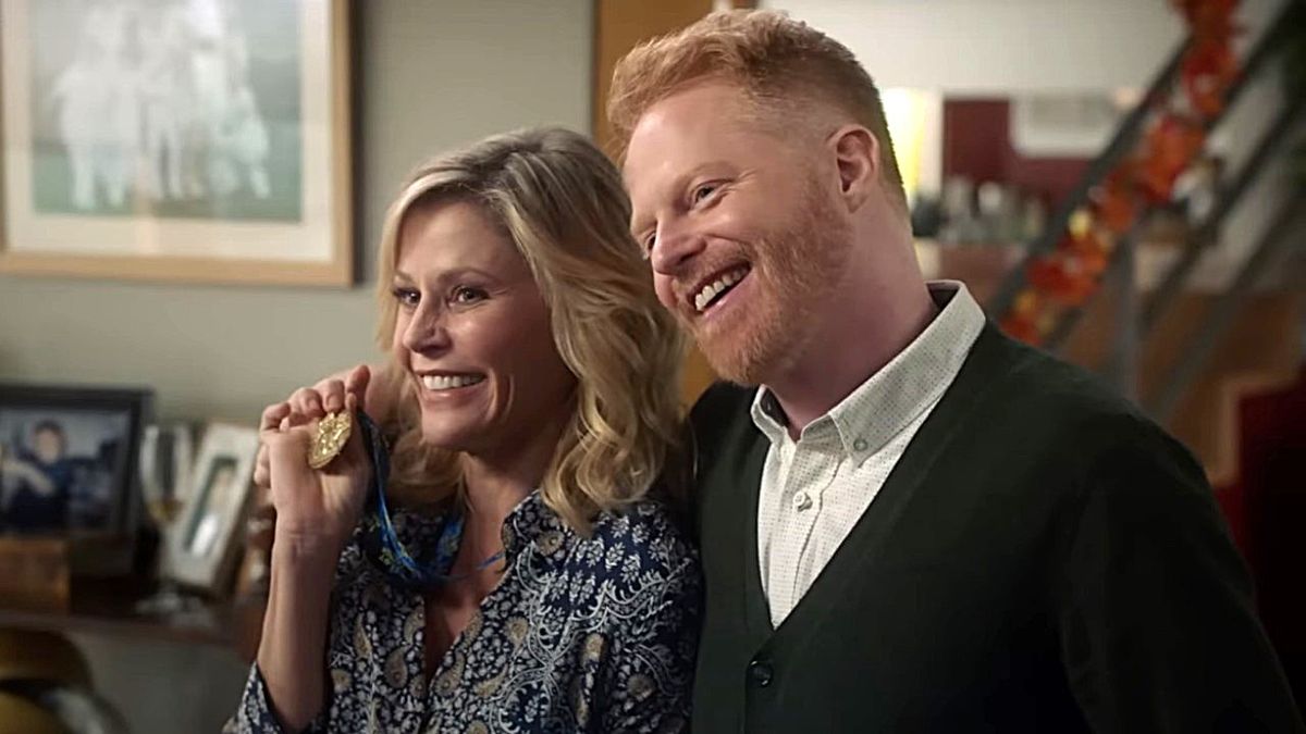 Julie Bowen and Jesse Tyler Ferguson on Modern Family.