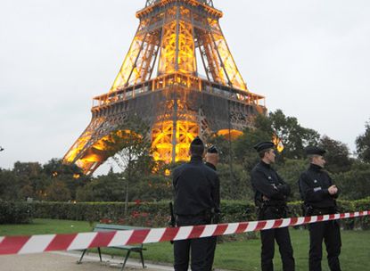 Bomb plot at Eiffel tower