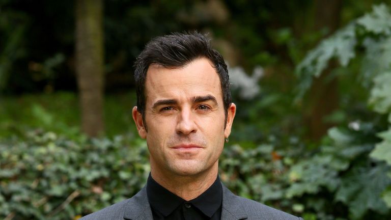 Suit, Clothing, Blazer, Formal wear, Outerwear, Tuxedo, Jacket, Dress shirt, White-collar worker, Muscle,
