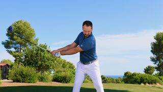 How to hit a driver - width and extension