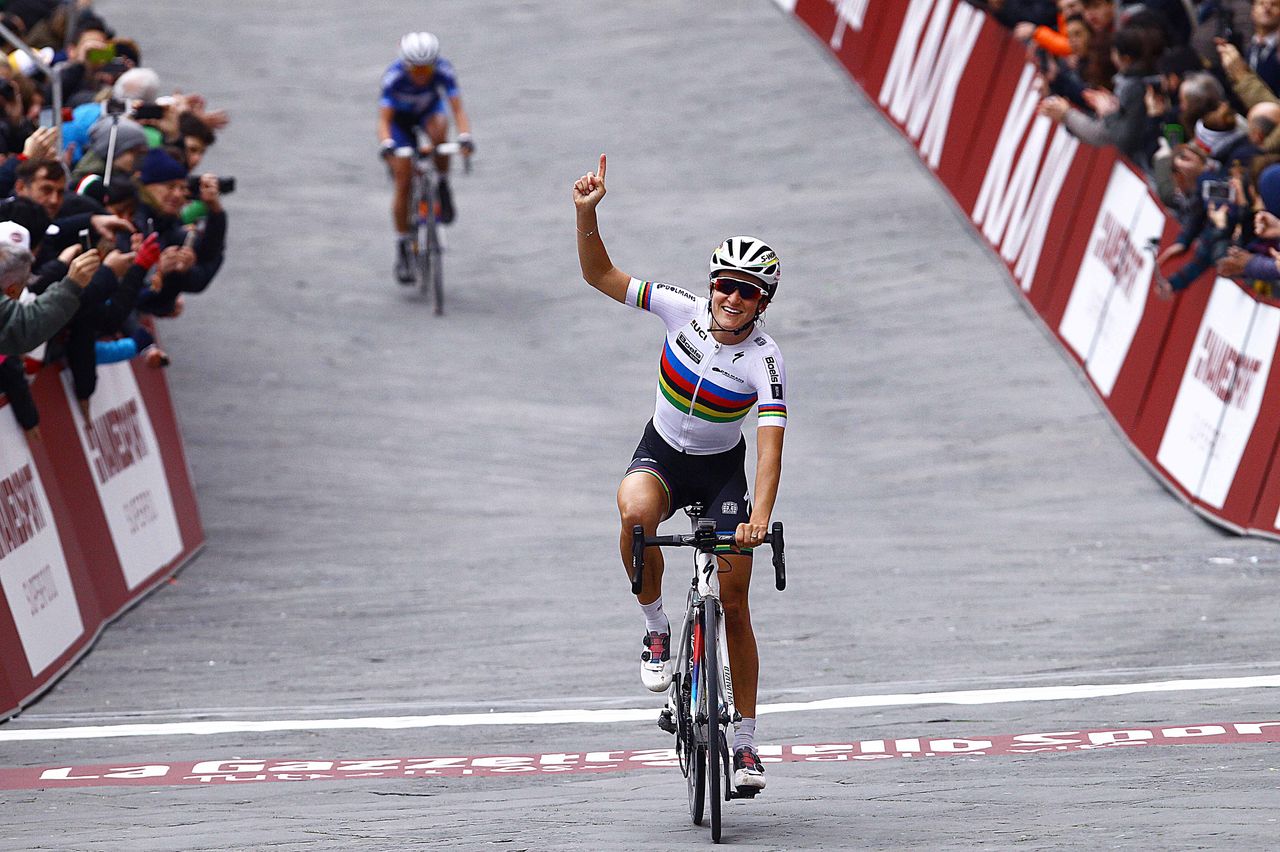 Lizzie Armitstead (Boels-Dolmans) wins Strade Bianche